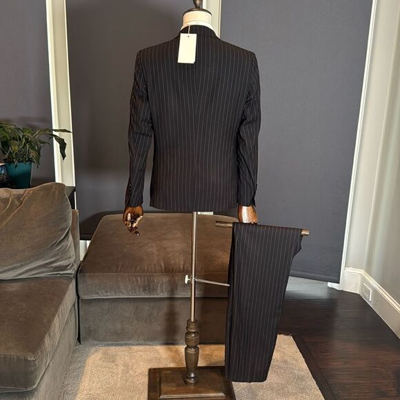 Men’s Black Pinstripe 3 Piece Suit 2 Button Closure Size 44 Jacket 40 Pants NEW - Picture 3 of 16